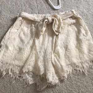 creme shorts